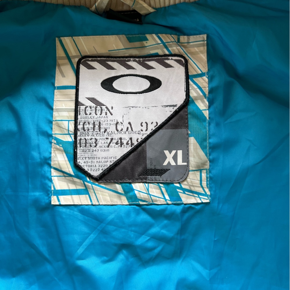 Oakley snowboard vest. - Picture 7 of 10